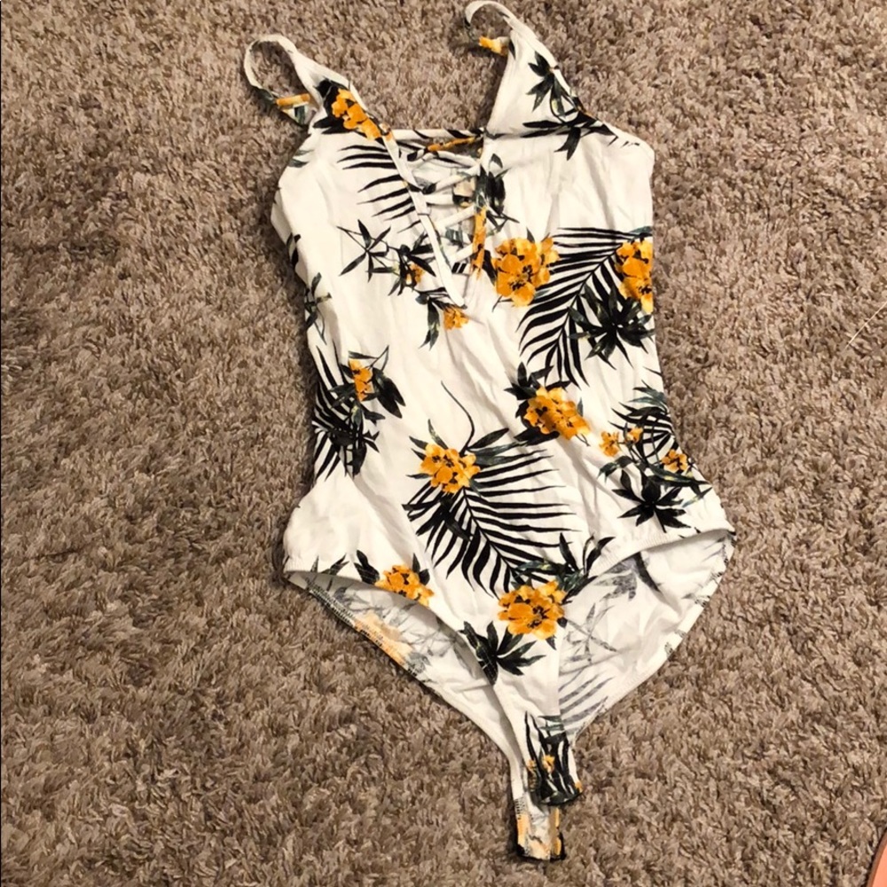 🌼4/$20 Charlotte Russe bodysuit